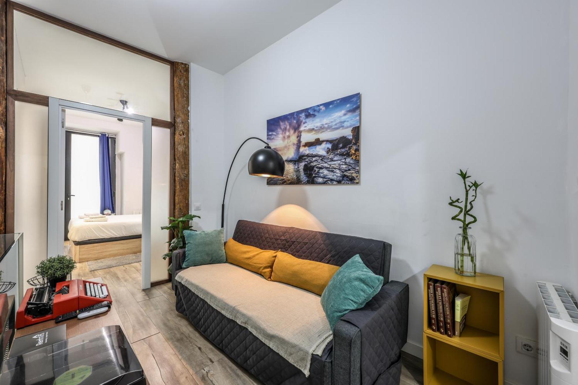 Unique Flat La Latina * Billiard & Darts Apartment *